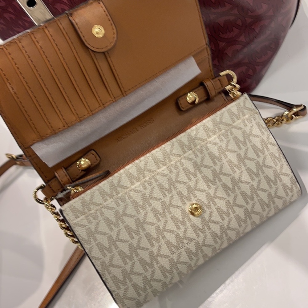 MICHAEL KORS Jet Set Travel Medium Phone Xbody Bag - Picture 7 of 16